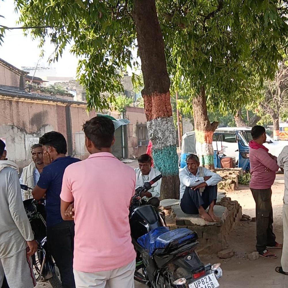 एटा में अज्ञात वाहन ने बाइक सवार को रौंदा, मौत:काम से लौटते समय हुआ हादसा, पुलिस जांच में जुटी
