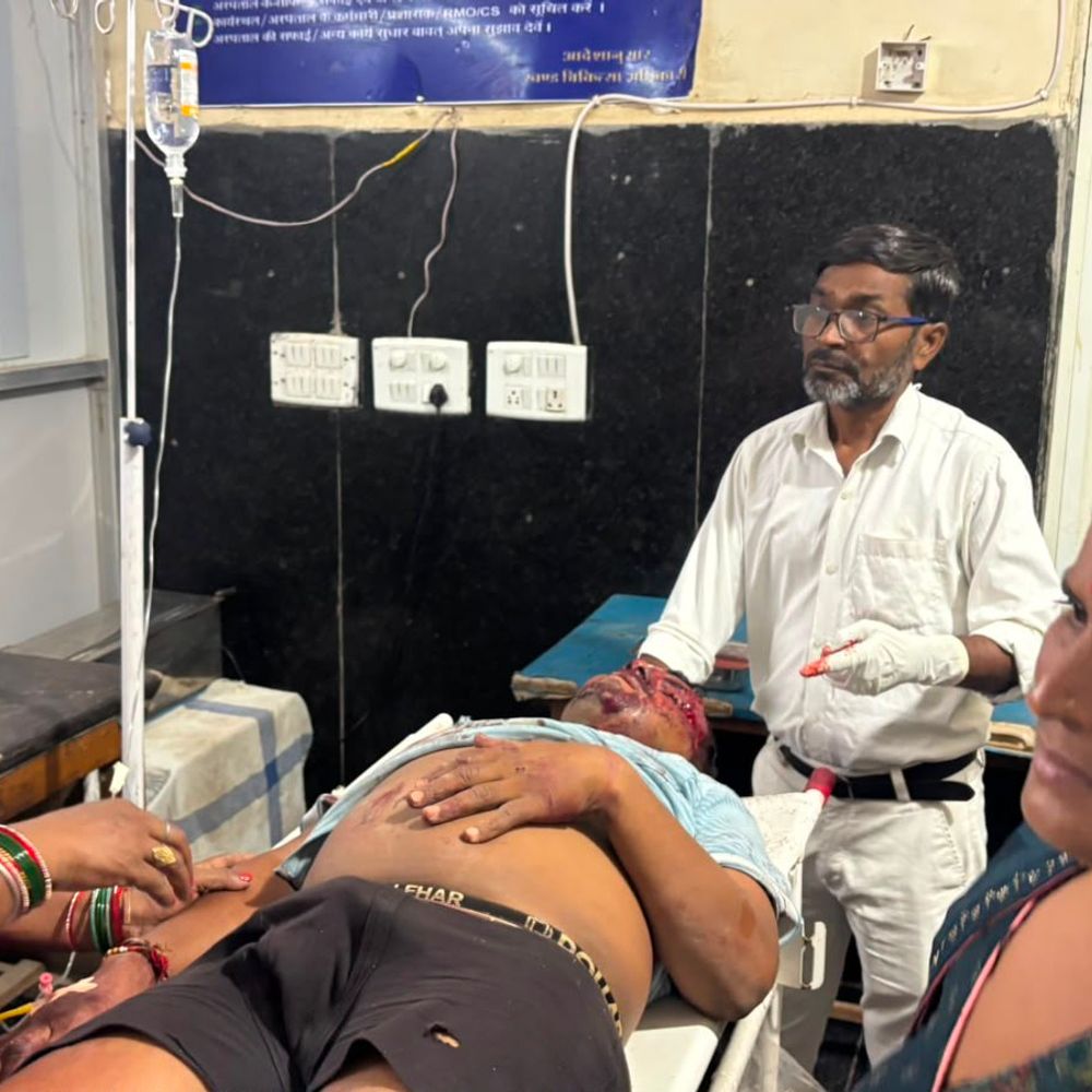कार की टक्कर से दूध विक्रेता घायल:सतना रेफर किया, पुलिस ने गाड़ी में 3 सवार युवकों को हिरासत में ले लिया