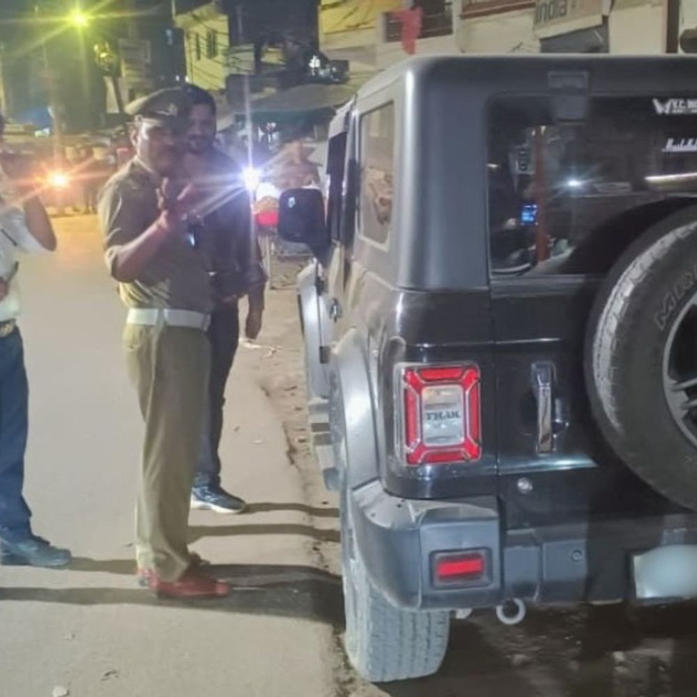 फतेहपुर में रातभर चला चेकिंग अभियान:ब्लैक फिल्म लगे वाहनों पर कार्रवाई, चार पहिया वाहनों की देर रात जांच