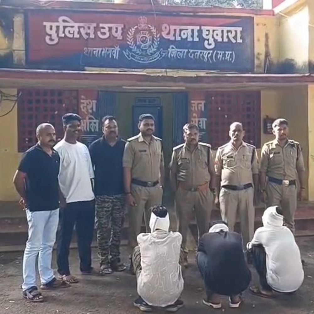 व्यापारी से लूट, नप अध्यक्ष का भतीजा समेत 3 गिरफ्तार:ललितपुर से लौटते समय नदीखेरा के पास हुई थी लूट,मुख्य आरोपी अब भी फरार
