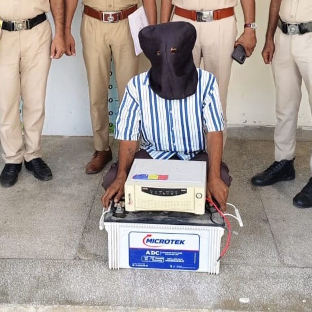 अग्रोहा पुलिस ने किया चोरी की 3 वारदातों का खुलासा:युवक अरेस्ट, बाइक के पार्ट्स, इनवर्टर-बैटरी बरामद, मकान में चोरी भी कबूली