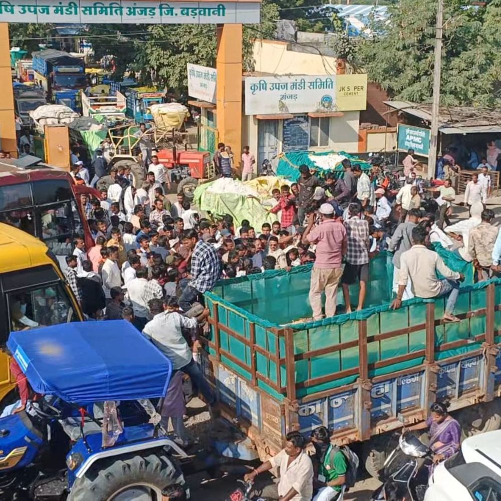 कपास भाव पर दूसरे दिन भी किसानों ने गेट बंद कर हाईवे रोका