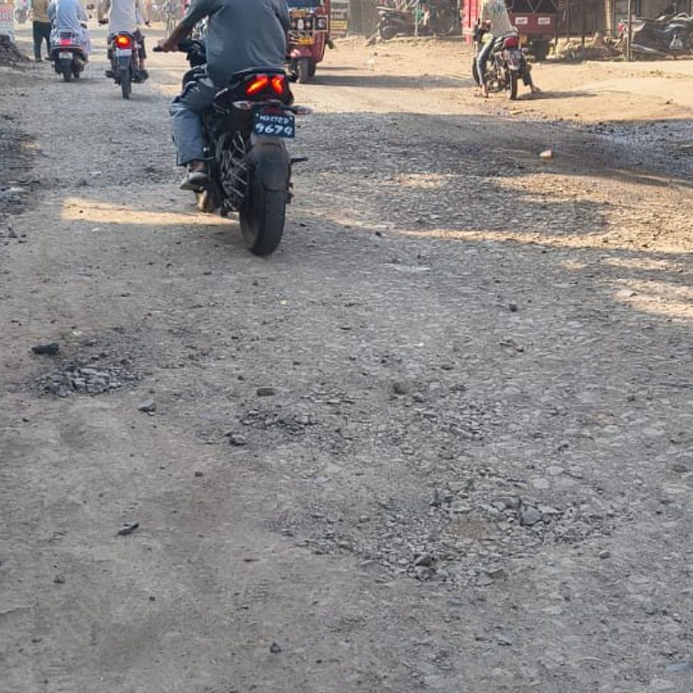 सीहोर में खराब सड़कों को लेकर कांग्रेस का विरोध:जिलाध्यक्ष बोले- 28 करोड़ की श्यामपुर रोड 6 महीने भी नहीं चली, BJP ने कहा- फोरलेन मंजूर