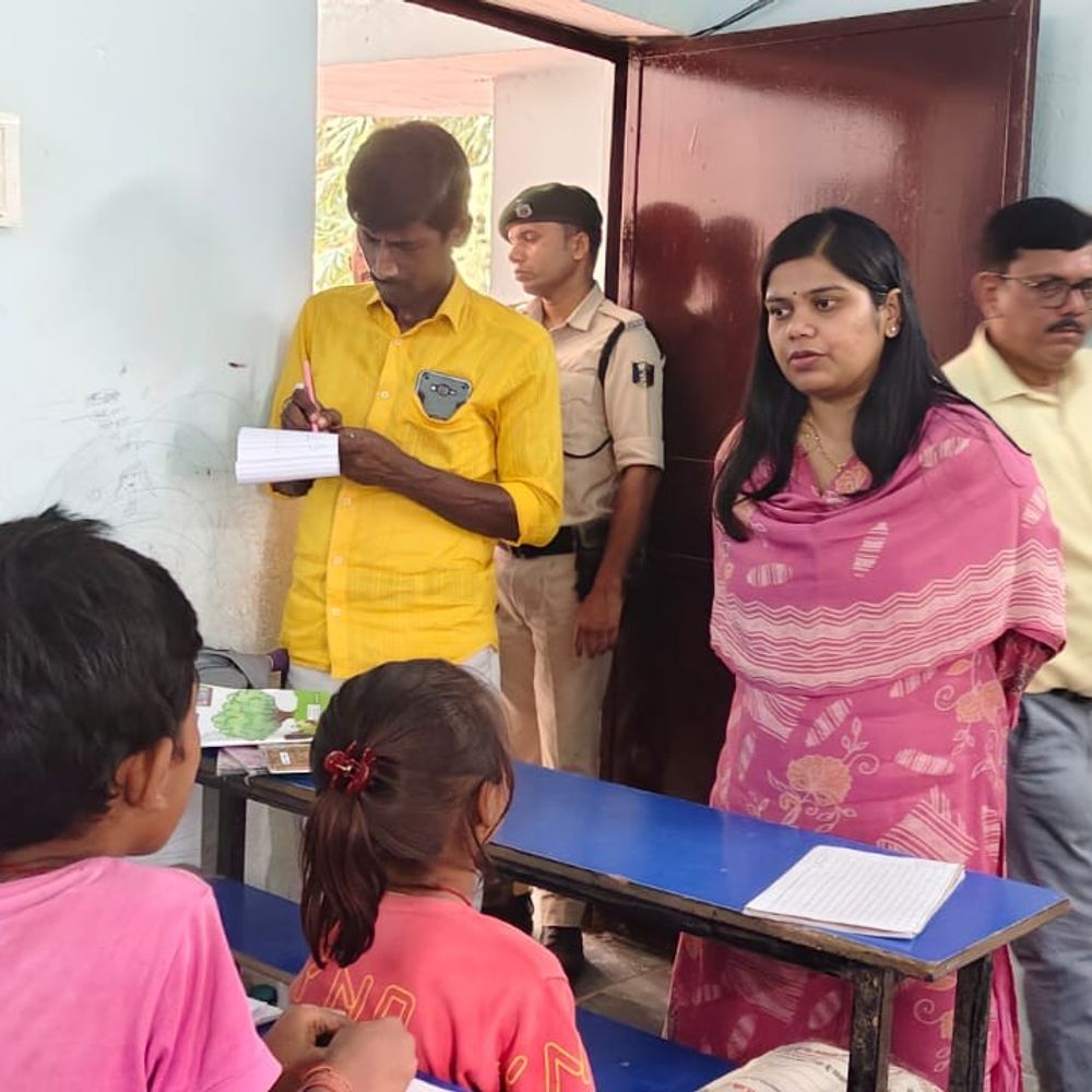 स्कूल में कम बच्चे मिलने पर DM नाराज:शिवहर में प्रधानाध्यापक और शिक्षकों को मिली स्ट्रिक्ट वार्निंग