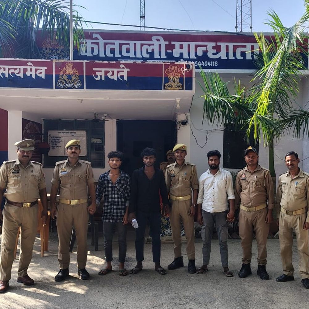 प्रतापगढ़ में स्कूल चोरी का खुलासा, 3 आरोपी गिरफ्तार:इनवर्टर-बैटरी चोरी कर 12 हजार में बेचने का दावा, 4,150 रुपए बरामद