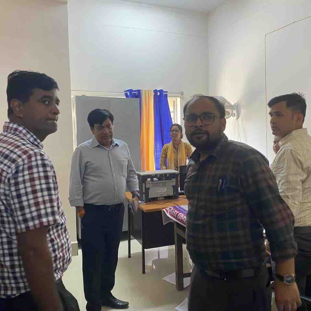 उप विकास आयुक्त ने वारिसलीगंज में दिलाई स्वच्छता शपथ:कार्यालयों-योजनाओं का औचक निरीक्षण कर कमियां दूर करने के निर्देश दिए
