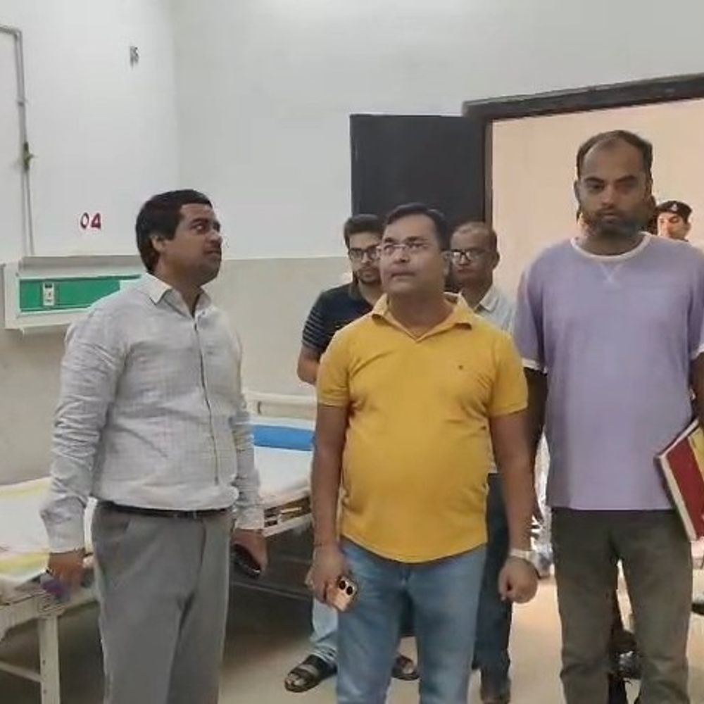 सुपौल DM ने CHC का किया निरीक्षण, खुद कराई जांच:डॉक्टरों की उपस्थिति का लिया जायजा, डायबिटीज के मरीजों की संख्या बढ़ी