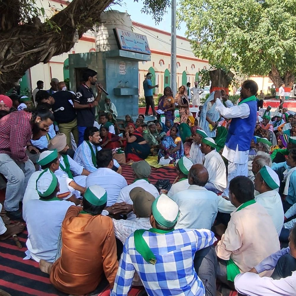 पीलीभीत में धान खरीद की शुरुआत नहीं:बर्बाद फसलों के मुआवजे और अन्य समस्याओं को लेकर भाकियू का अनिश्चितकालीन धरना शुरू