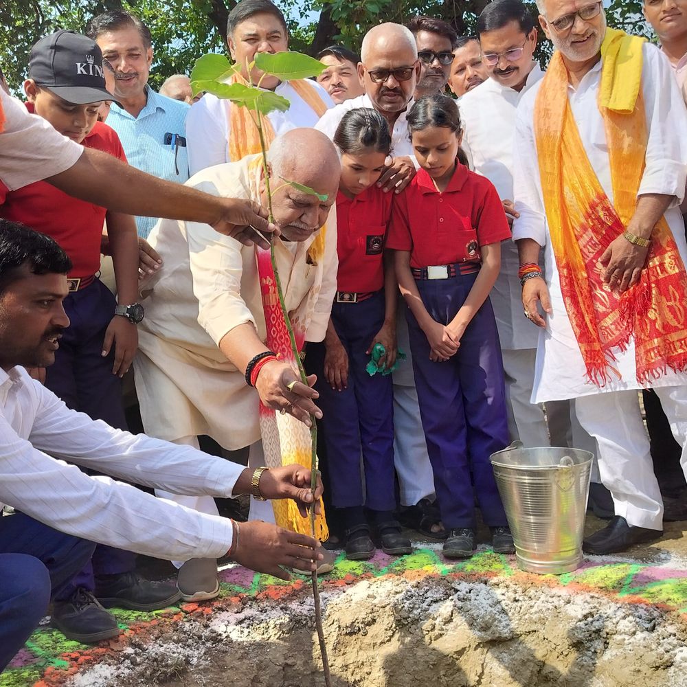 सेवा संकल्प अभियान के तहत 5 हजार पौधे रोपे गए:पूर्व सांसद लल्लू सिंह और विधायक चंद्रभान पासवान कार्यक्रम में रहे मौजूद