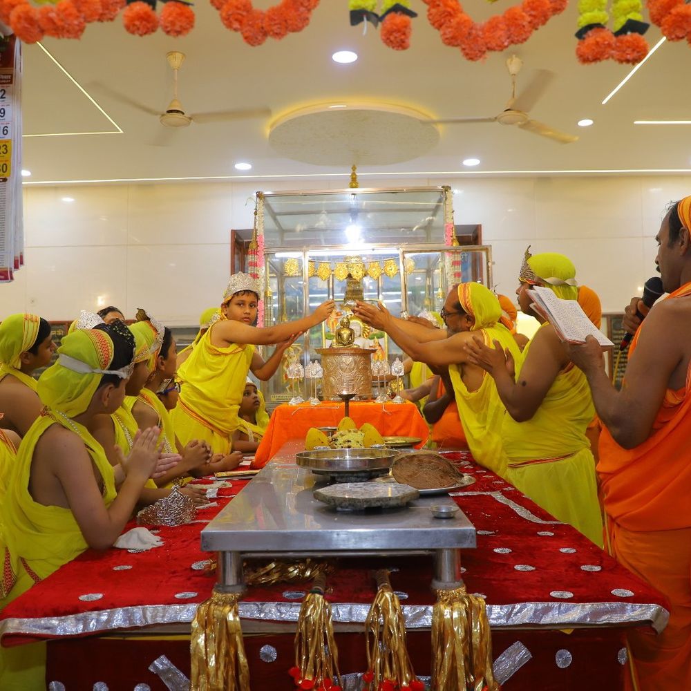 श्री महावीर स्वामी दिगंबर जैन मंदिर में मनाया क्षमावाणी महापर्व:बैंड-बाजों के साथ निकली जलयात्रा,108 दीपकों से हुई आरती