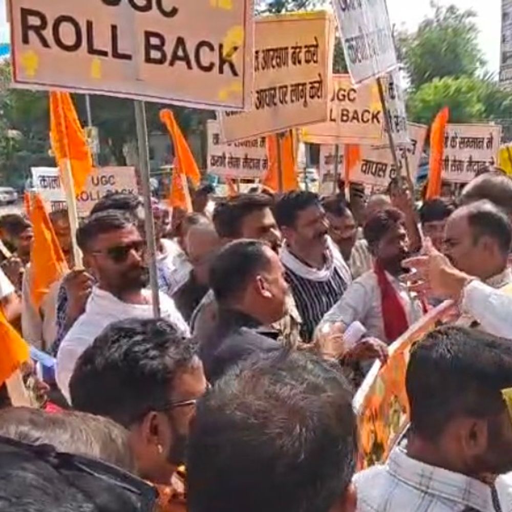 UGC नियमों के विरोध में करणी सेना-सवर्ण समाज का प्रदर्शन:गांधी चौक से कलेक्ट्रेट तक पैदल मार्च; राज्यपाल के नाम SDM को ज्ञापन दिया