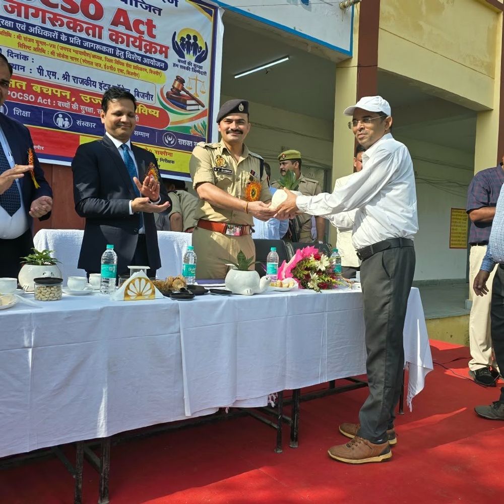 बिजनौर में बच्चों को पॉक्सो एक्ट की जानकारी दी गई:कहा- परेशानी होने पर चुप न रहें, परिजनों-शिक्षकों को तुरंत बताएं