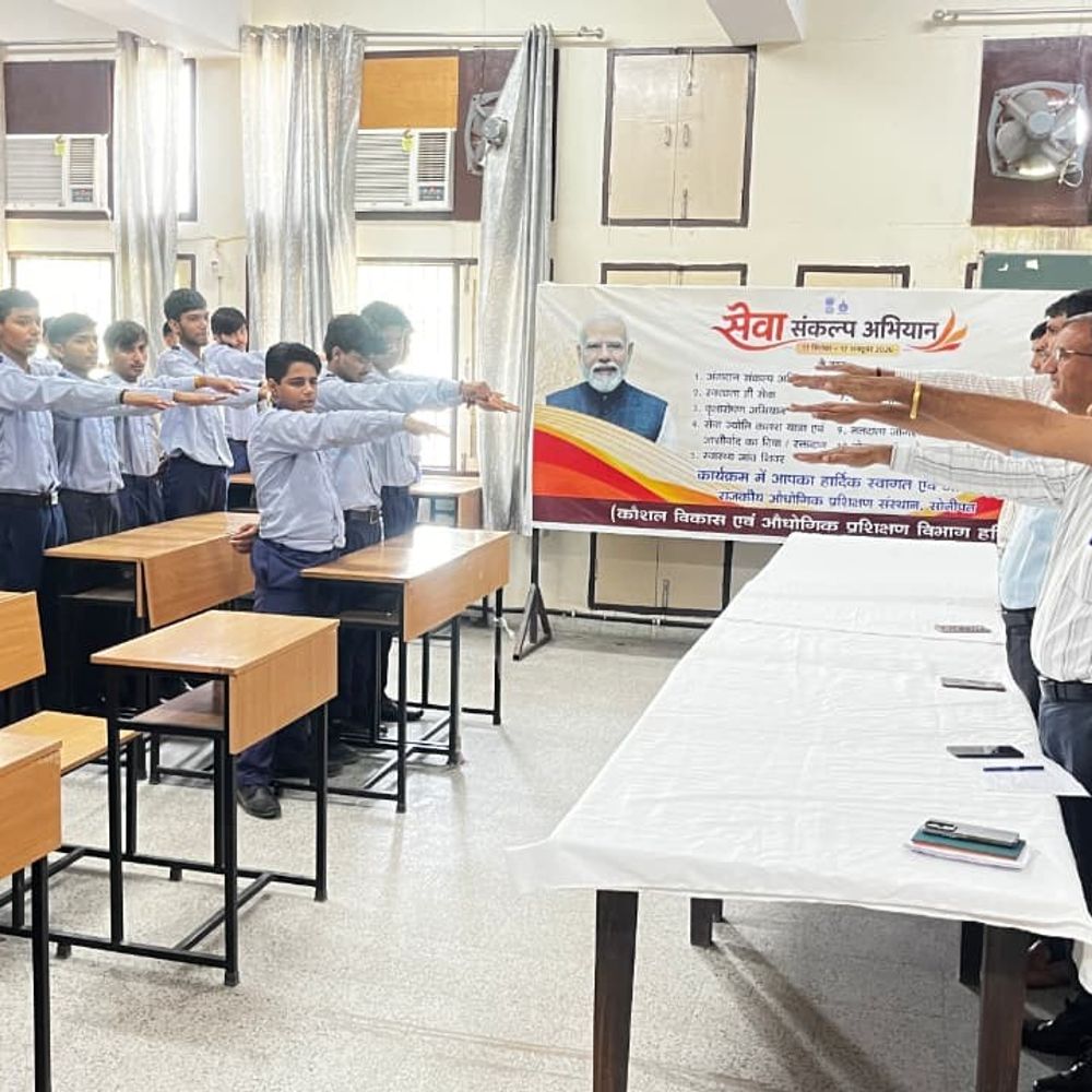 ITI सोनीपत के छात्रों ने परिसर की सफाई की:सेवा संकल्प अभियान के तहत कार्यक्रम, स्वच्छता ही सेवा का लिया संकल्प