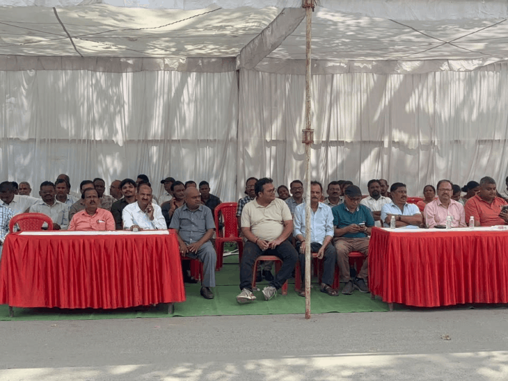 निगम कर्मचारियों ने 18 सूत्रीय मांगों पर सरकार को चेताया:कोरबा में एक दिवसीय सांकेतिक धरना, बड़े आंदोलन की चेतावनी दी