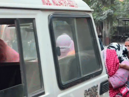 धमतरी में संदिग्ध हालत में मिले 4 लड़कियां-7 लड़के:सेक्स रैकेट की शिकायत पर दबिश, ग्रामीण बोले- सरगना पर कार्रवाई हो, वरना करेंगे आंदोलन
