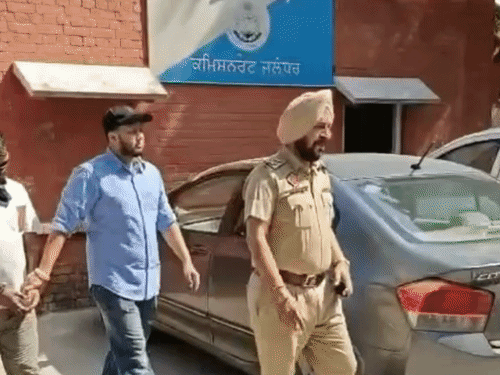जालंधर में 2 किलो हेरोइन सहित 2 तस्कर अरेस्ट:आई-20 -वर्ना में छिपाकर सप्लाई, 7.80 लाख ड्रग मनी-5 कारतूस भी बरामद