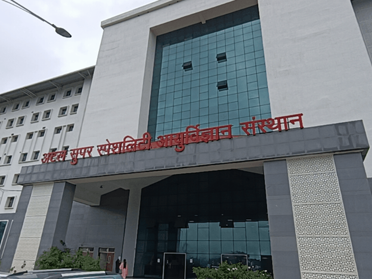 हिमाचल- IGMC-चमियाना में 10 महीने से ओपन हार्ट सर्जरी बंद:CTVS-कार्डियोलॉजी बिना तैयारी शिफ्ट किए; मरीज PGI और प्राइवेट अस्पताल के चक्कर लगाने को मजबूर