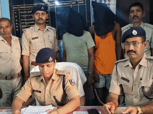 मुजफ्फरपुर में चाकू गोदकर हत्या के दो आरोपी गिरफ्तार:20 सितंबर को वारदात को अंजाम देकर फरार हुए थे, अस्पताल में घायल ने तोड़ा था दम