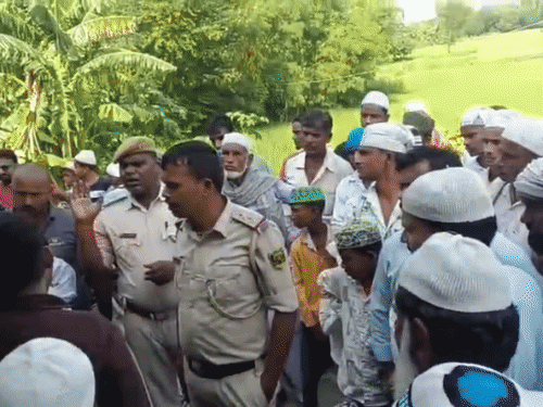 दरभंगा- जनाजा ले जाने के दौरान रास्ता रोकने का आरोप:SDPO बोले- रास्ता निजी था, वैकल्पिक मार्ग से कब्रिस्तान पहुंचाया; स्थायी रास्ते की व्यवस्था होगी