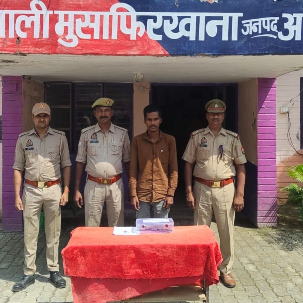 अमेठी में तमंचा-कारतूस के साथ युवक गिरफ्तार:मुखबिर की सूचना पर पुलिस ने घेरा, आर्म्स एक्ट में मुकदमा दर्ज
