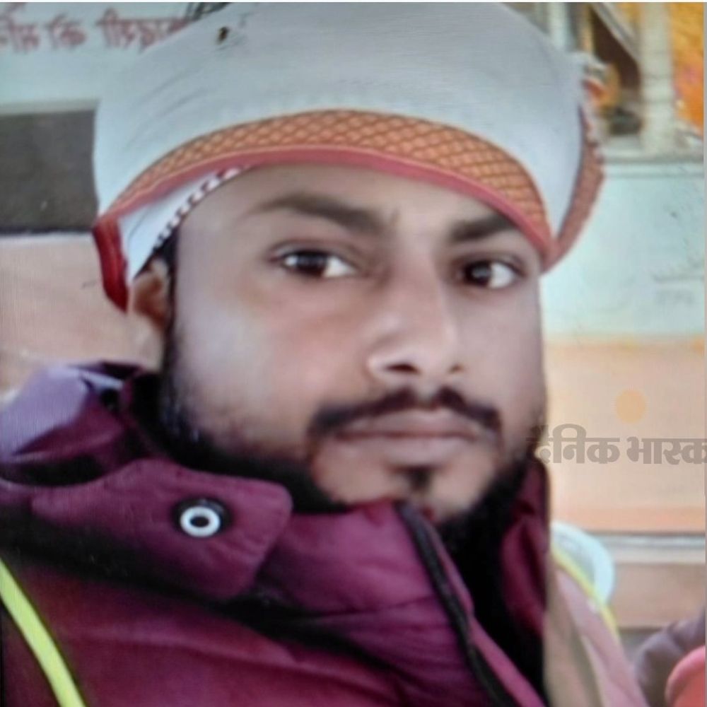 इटावा में युवक की संदिग्ध हालत में मौत:पिता बोले- बहू ने प्रेमी के साथ मिलकर बेटे को जहर दिया, 5 दिन से भर्ती था