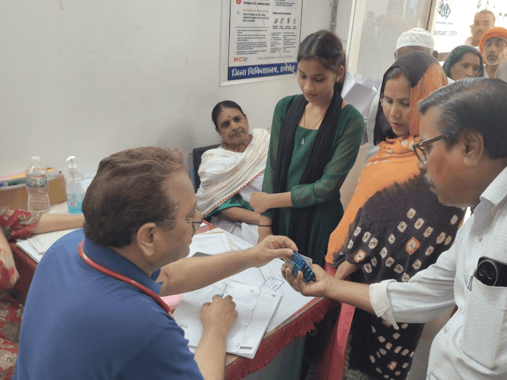 रायसेन में मौसम बदलते ही वायरल-सांस की बीमारी बढ़ी:रोज 800 मरीज सामने आ रहे; डॉक्टर बोले- यह इन्फ्लुएंजा हो सकता है