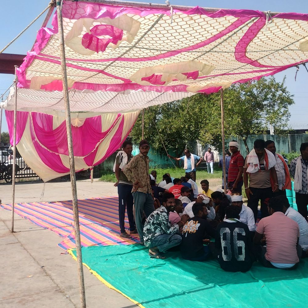 झालावाड़ की खानपुर मंडी में हम्मालों की हड़ताल:मजदूरी बढ़ाने, किसान कलेवा समेत 4 मांगों को लेकर कामकाज ठप; धरना जारी