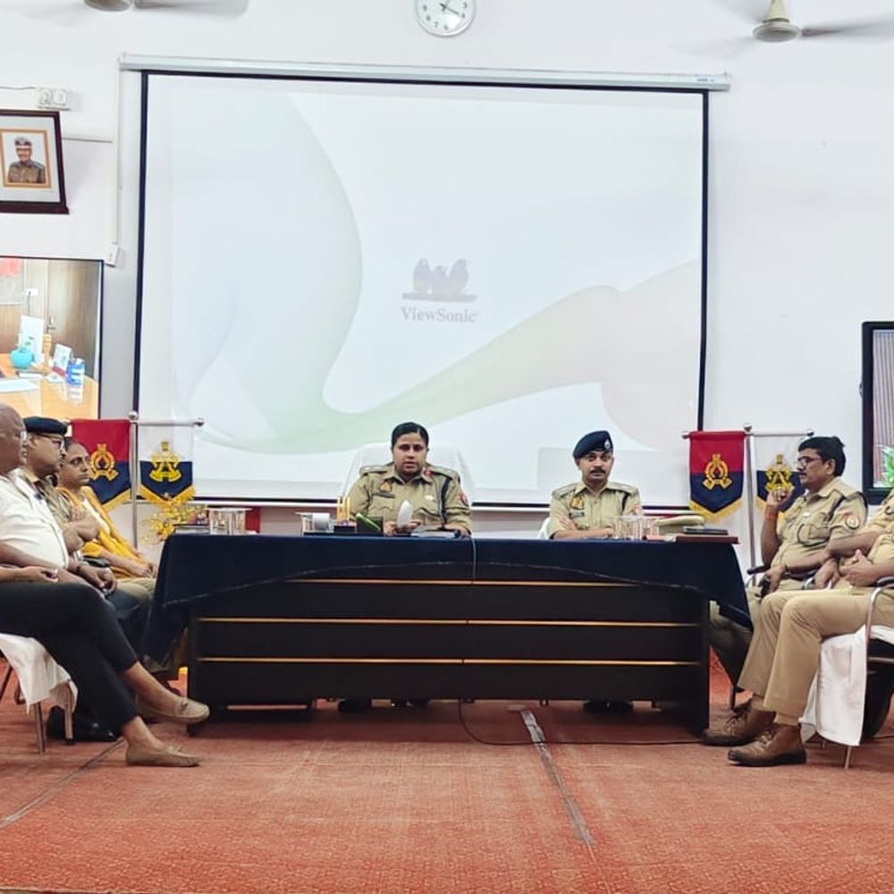 मिर्जापुर में 3 अक्टूबर से पुलिस भर्ती की PET:एसपी ने तैयारियों की समीक्षा की, एसपी ने निष्पक्षता और पारदर्शिता बनाए रखने के निर्देश