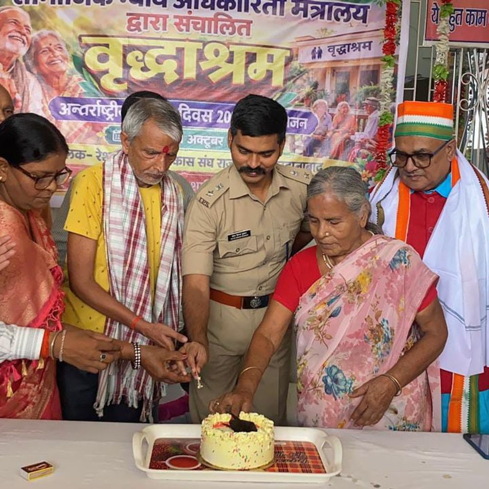 जहानाबाद में वृद्धजन दिवस पर बुजुर्गों का सम्मान:SP ने कहा-'माता-पिता भगवान का रूप', अधिकार, सुरक्षा-स्वास्थ्य पर किया जागरूक