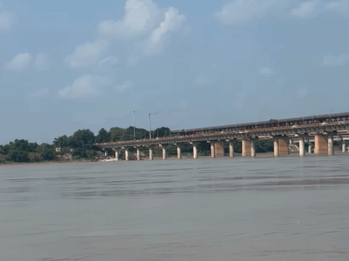 दिन में तेज धूप-उमस से बेहाल, रात में बढ़ी ठंडक:दो दिन से कड़क धूप, दिन-रात के तापमान में करीब 5 डिग्री का अंतर, सुबह-शाम महसूस होने लगी ठंडक