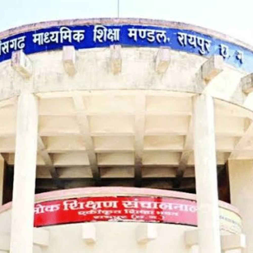 इंग्लिश मीडियम स्कूलों की मान्यता के नए नियम पर आपत्ति:अंग्रेजी माध्यम की शर्त हटाने की मांग, स्कूल संचालक बोले-अनुभवी शिक्षक भी हो रहे अपात्र