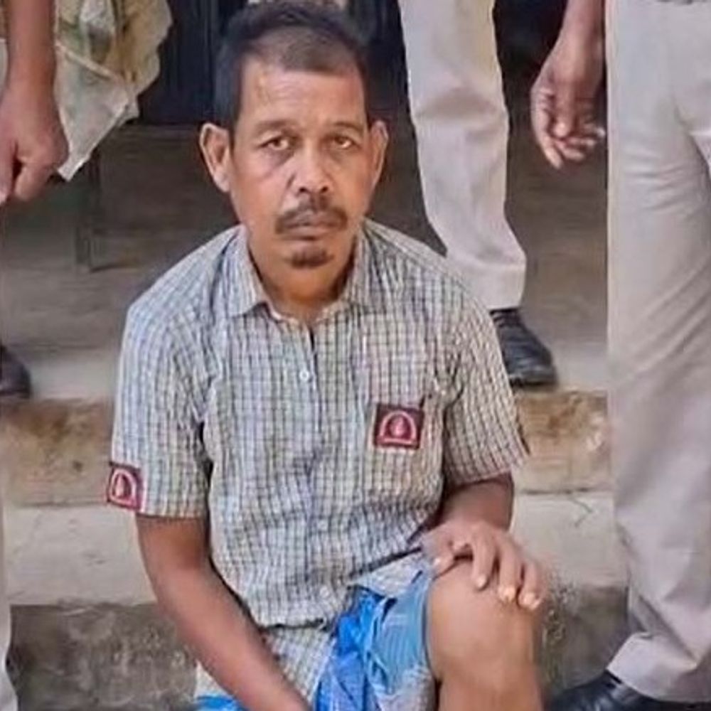 पंडो जनजाति की जमीन बिक्री मामले में फरार आरोपी गिरफ्तार:रायगढ़ में पुलिस से बचने आरोपी बदलते रहा ठिकाना, कोरबा से पकड़ाया आरोपी