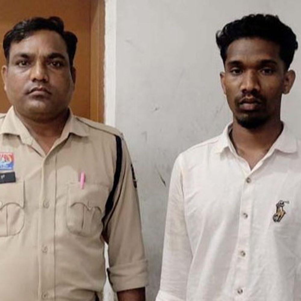 रायगढ़ में जनरल स्टोर से 200 पैकेट गुटखा चोरी:CCTV कैमरा तोड़कर कैश भी किया पार, बेचने निकले 2 नाबालिग समेत 3 आरोपी गिरफ्तार