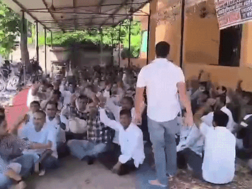 कैथल के पूंडरी में विधायक, बिजली कर्मचारी आमने-सामने:दो जेई ट्रांसफर का मामला, जेई बोले-रंजिशन तबादला करवाया, विधायक बोले-सस्पेंड कराउंगा