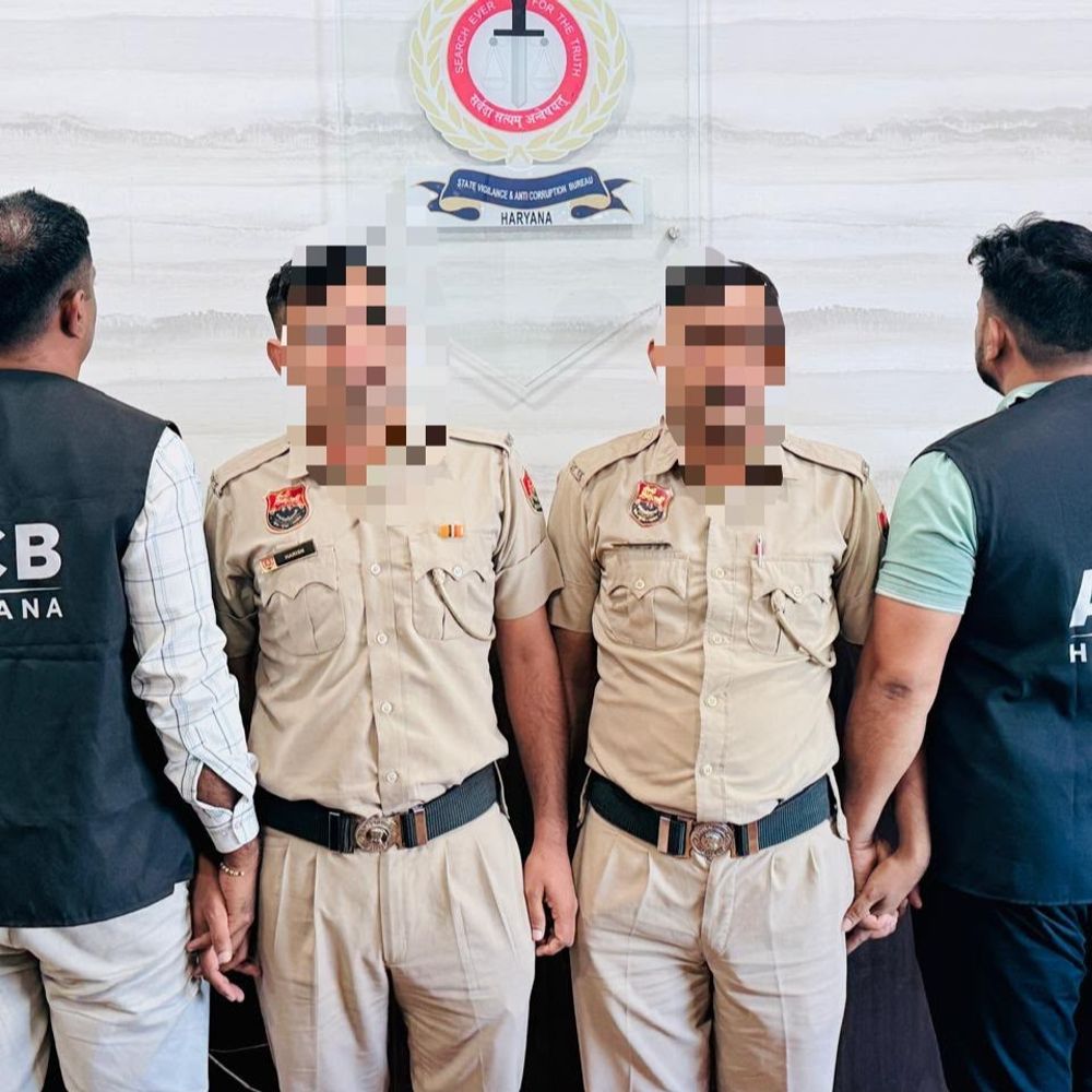 हरियाणा डायल-112 पर तैनात दो पुलिसकर्मी रिश्वत लेते गिरफ्तार:स्कूटी छोड़ने के एवज में मांगी थी रिश्वत, 9 हजार रुपये में हुआ सौदा