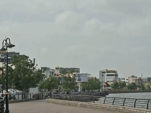 अजमेर में तेज धूप से गर्मी और उमस बढ़ी:न्यूनतम तापमान 1.7 डिग्री गिरा; इस सीजन औसत से 14 प्रतिशत ज्यादा बरसात हुई