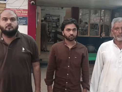 STF ने तीन असलाह तस्कर दबोचे, हथियारों का जखीरा बरामद:मिर्जापुर थाना क्षेत्र में घेराबंदी कर गिरफ्तार किए गए आरोपी, ब्लैक स्कॉर्पियो, दो मोबाइल मिले