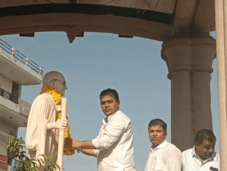 महापौर बुबकिया ने दिलाई स्वच्छता की शपथ:महात्मा गांधी-लाल बहादुर शास्त्री की जयंती मनाई; बोले- साफ-सुथरा हो हमारा शहर