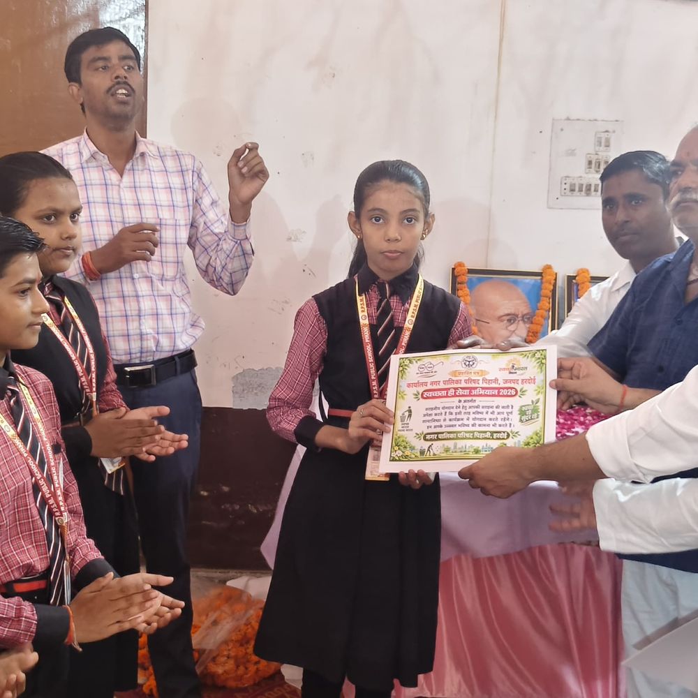 पिहानी पालिका में गांधी-शास्त्री जयंती समारोह:15 सफाईकर्मियों का प्रशस्ति पत्र से सम्मान, विद्यार्थियों को मेडल देकर बढ़ाया उत्साह