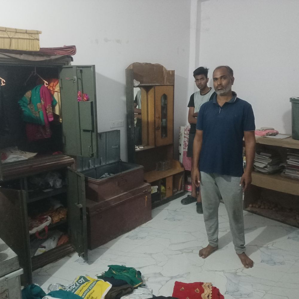 कारोबारी के घर से 28 लाख के जेवर-नकदी चोरी:उन्नाव में परिवार गैलरी में सोता रहा, सुबह पता चली वारदात