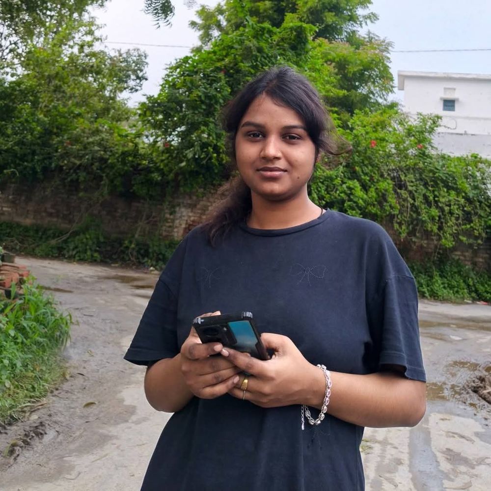 नहर में डूबी शिक्षिका का शव 250 मीटर दूर मिला:धनपतगंज में स्कूटी समेत नहर में गिरी थी, पुल की टूटी रेलिंग से हादसे पर ग्रामीणों में नाराजगी