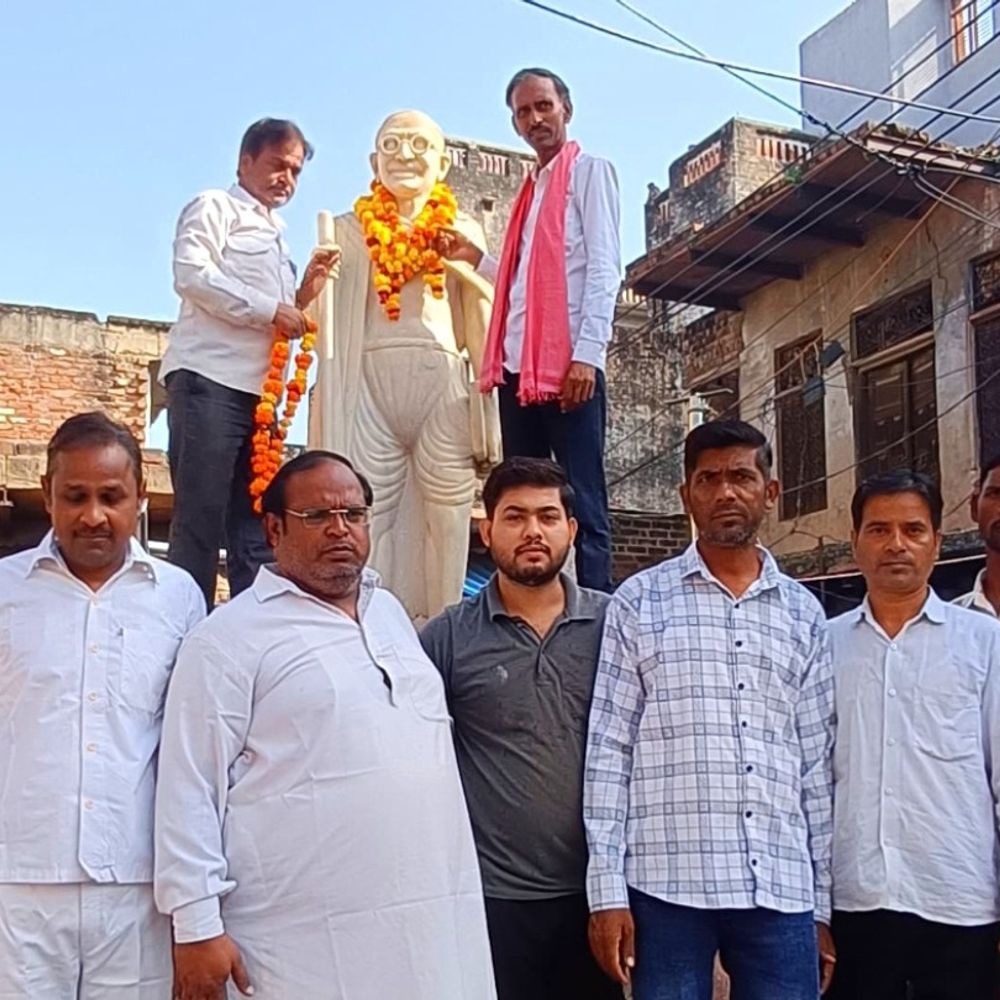 फतेहाबाद में गांधी जयंती मनाई:बापू की प्रतिमा पर माल्यार्पण कर दी श्रद्धांजलि