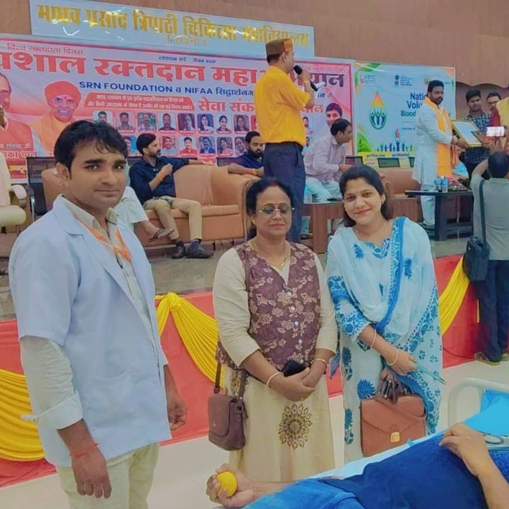 सिद्धार्थनगर में रक्तदान महाअभियान:रक्तदान शिविर में लोगों ने निभाई सामाजिक जिम्मेदारी, रक्तदाताओं को किया गया सम्मानित