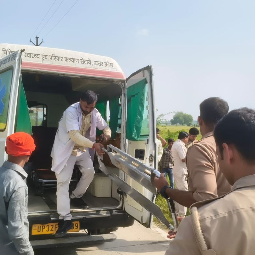 खेत में काम कर रहे किसान को सांप ने डसा,मौत:औरैया में हालत बिगड़ने पर जिला अस्पताल रेफर किया गया, जांच जारी
