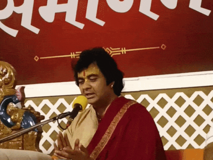 झांसी में चिन्मयानंद बापू के भजनों पर झूमे भक्त:संत समागम में दूसरे दिन संतों ने समझाया भगवान और भक्त का संबंध