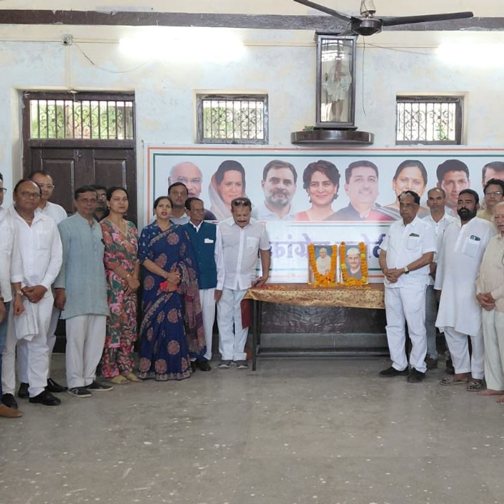 गांधीजी के अंतिम व्यक्ति के ‘जंतर’ को आत्मसात करना जरूरी:गांधी-शास्त्री जयंती पर कांग्रेस ने दी श्रद्धांजलि, प्रतिमा पर किया माल्यार्पण