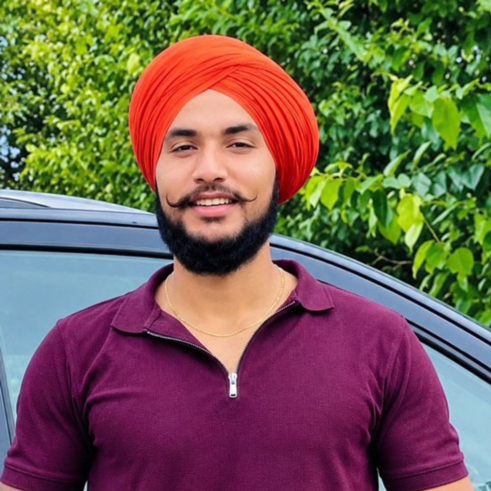 इंडिकेटर थे नहीं; बिना हाथ दिए अचानक कट पर मोड़ा टिप्पर, कार सवार ब्रेक तक नहीं लगा पाया