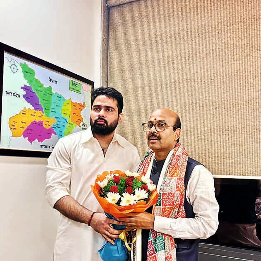 अक्षय शर्मा ने राष्ट्रीय महामंत्री हरीश द्विवेदी से की मीटिंग, बूथ लेवल पर पार्टी मजबूत करने पर मंथन