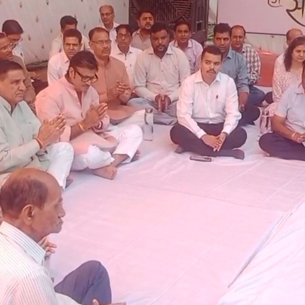 गांधीजी को जनप्रतिनिधियों-अधिकारियों ने दी श्रद्धांजलि:सत्य-अहिंसा के मार्ग पर चलने का संकल्प लिया, अंबेडकर को भी किया नमन