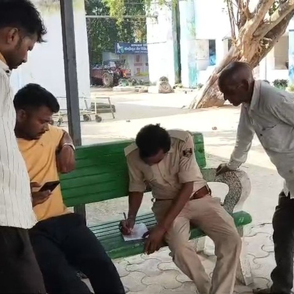 गया से लौट रही महिला श्रद्धालु को ट्रक ने कुचला:नसेज गुमटी के पास सड़क किनारे खड़ी थी, मध्यप्रदेश से पिंडदान के लिए आई थी